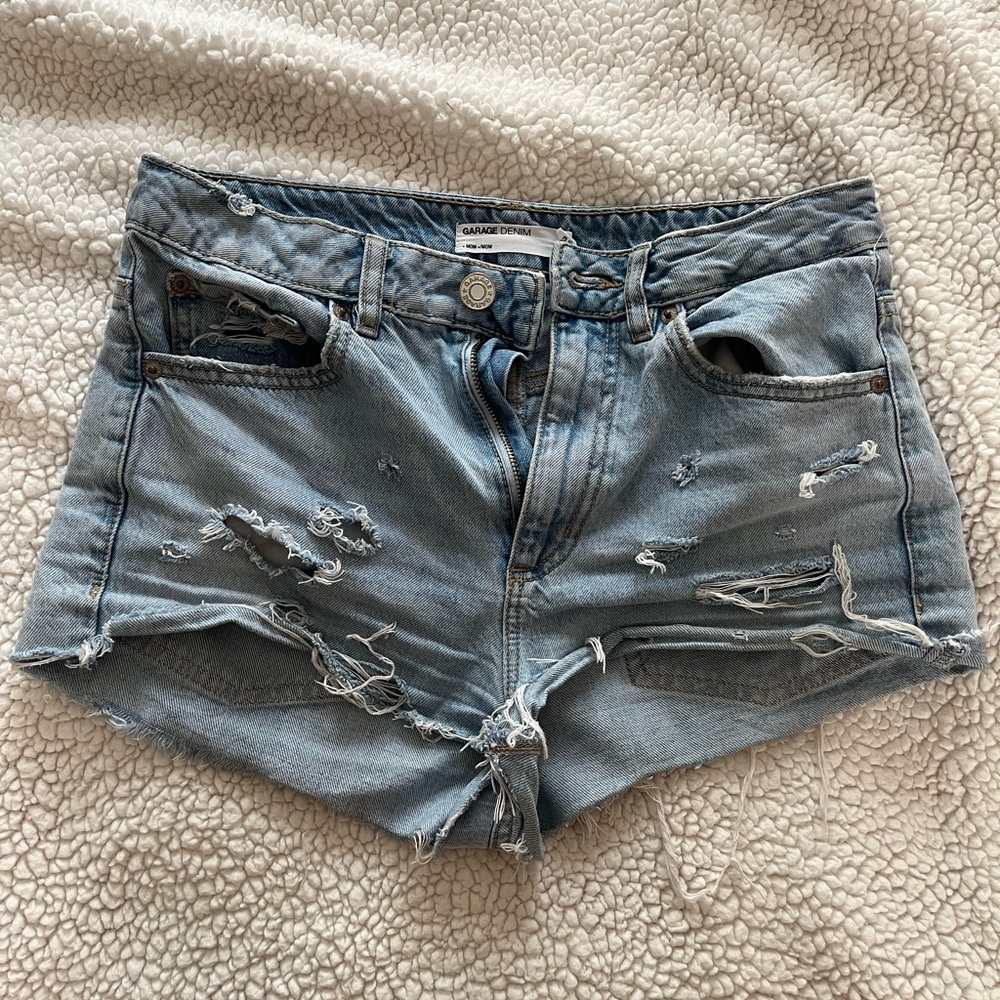 GARAGE RIPPED JEAN SHORTS
